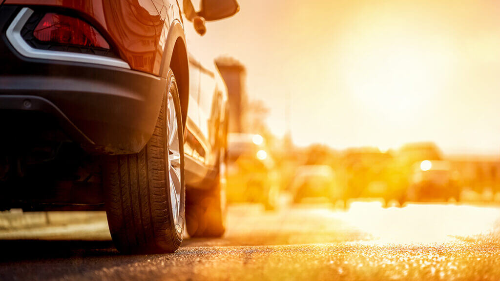 xe-ôt-duoi-troi-nang-nong